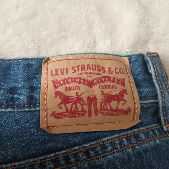 Women's Levi Jeans - Picture 3 of 5